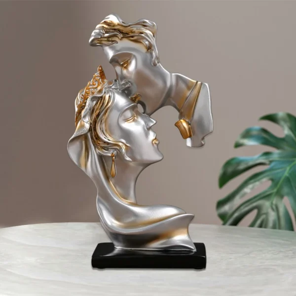 Luxury Kissing Sculpture - Image 3