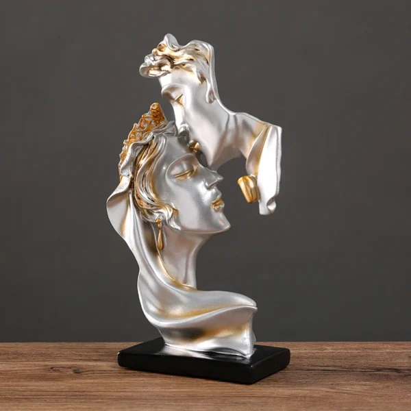 Luxury Kissing Sculpture - Image 2